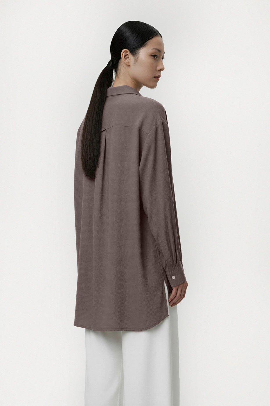 ΠΟΥΚΑΜΙΣΟ OVERSIZED ΜΕ ΠΙΣΩ ΠΙΕΤΑ