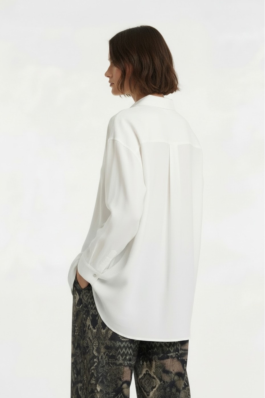 ΠΟΥΚΑΜΙΣΟ OVERSIZED ΜΕ ΠΙΣΩ ΠΙΕΤΑ
