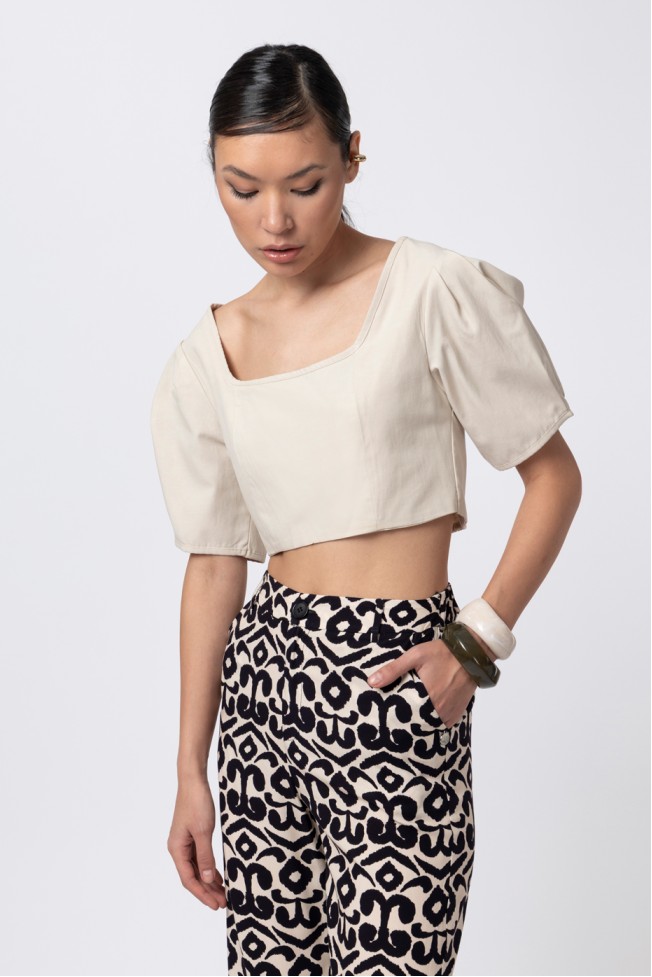 ΜΠΛΟΥΖΑ CROP ΜΕ ΦΟΥΣΚΩΤΑ ΜΑΝΙΚΙΑ ZOE BLACK