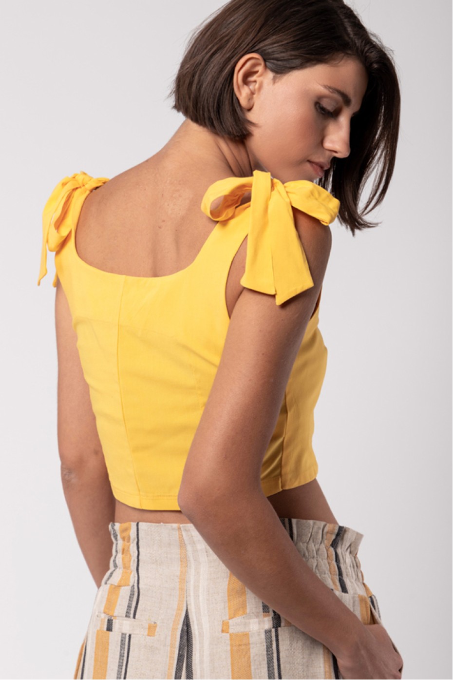 CROP TOP ΜΕ ΤΙΡΑΝΤΕΣ